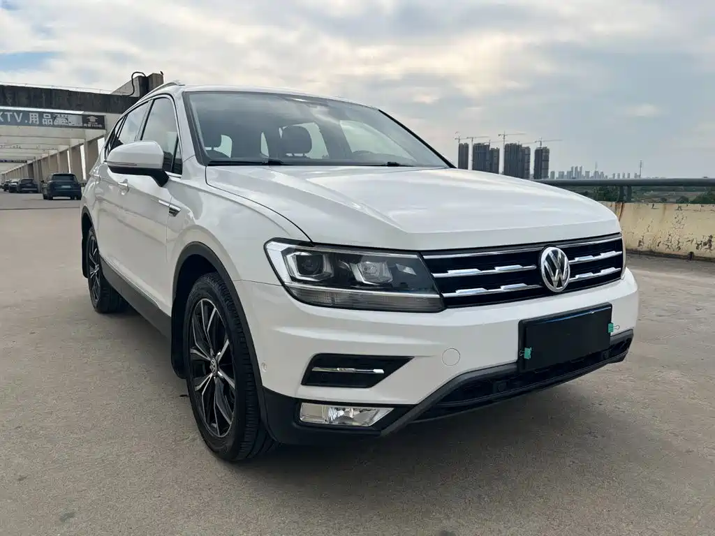 Volkswagen Tiguan L — фото 3