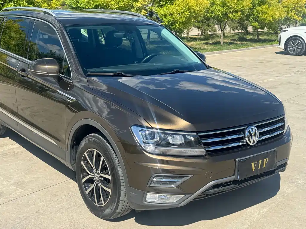 Volkswagen Tiguan L — фото 3