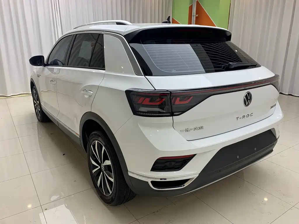Volkswagen T-Roc — фото 6