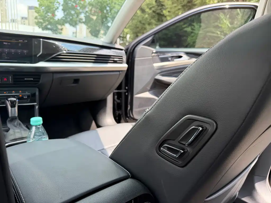 Volkswagen Passat — фото 17