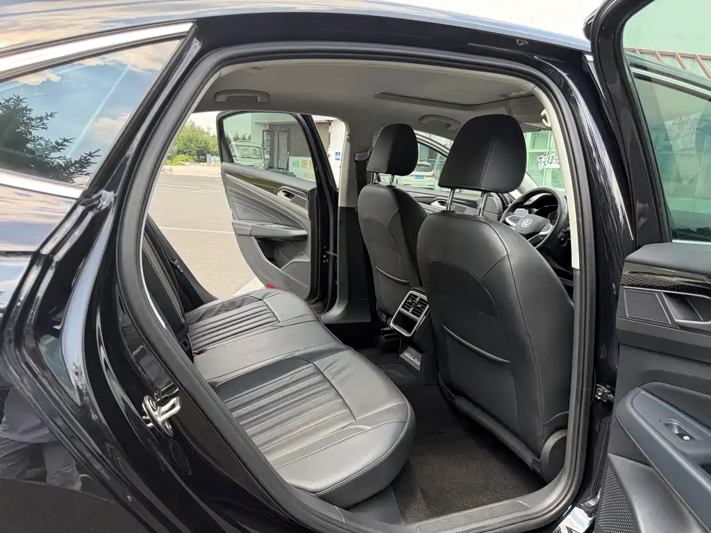 Volkswagen Passat — фото 9