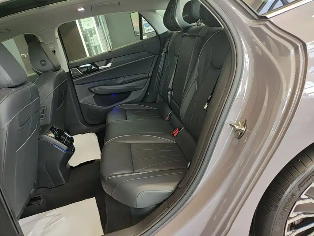 Volkswagen Passat — фото 17