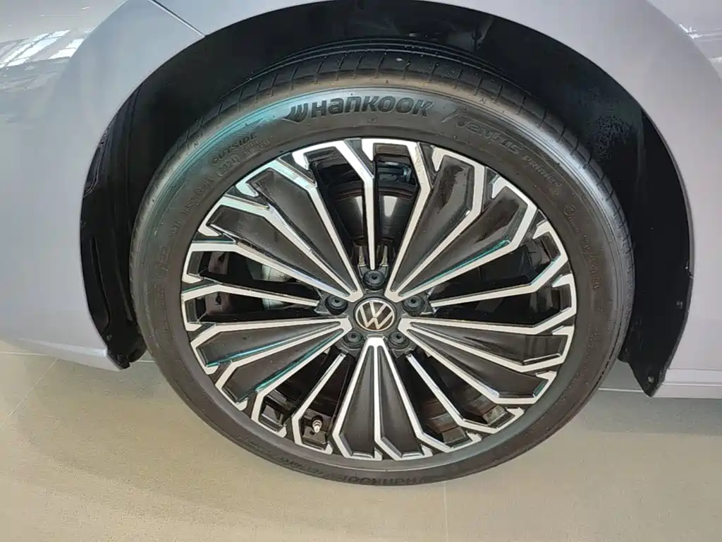 Volkswagen Passat — фото 23