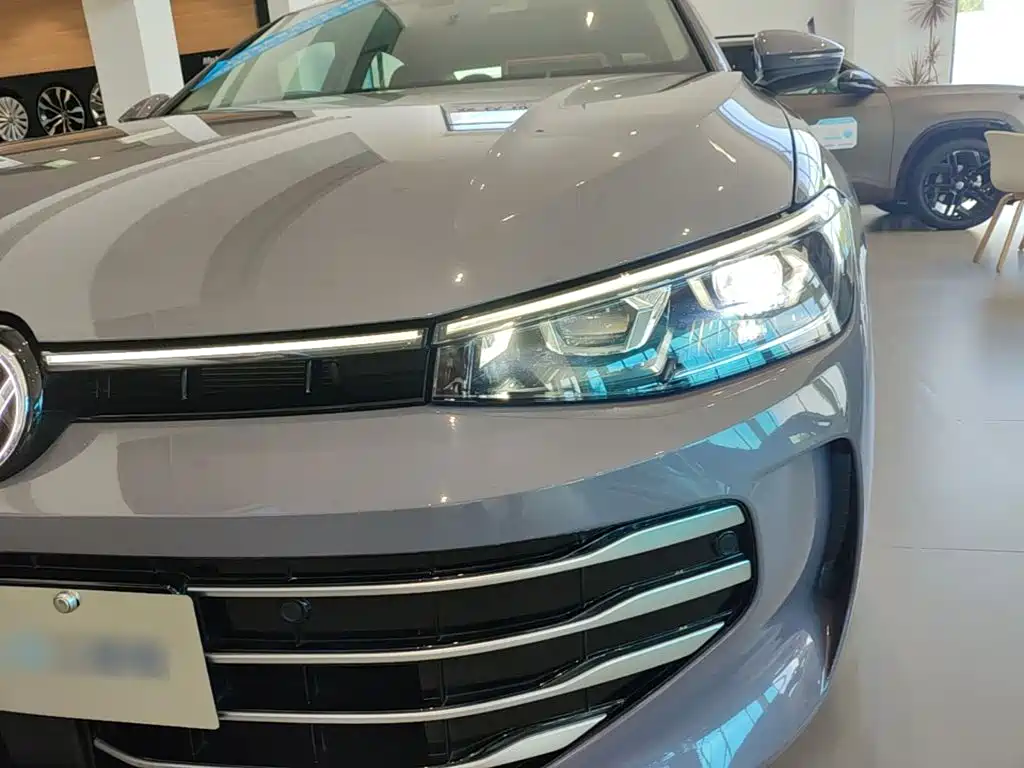 Volkswagen Passat — фото 24