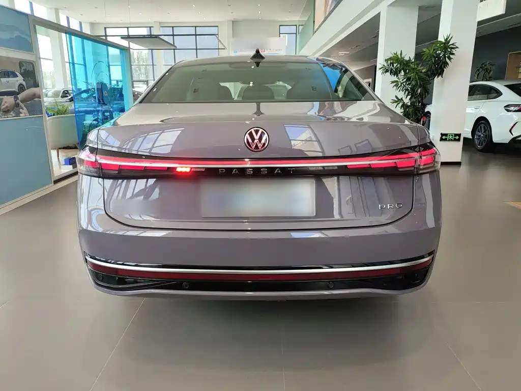 Volkswagen Passat — фото 6