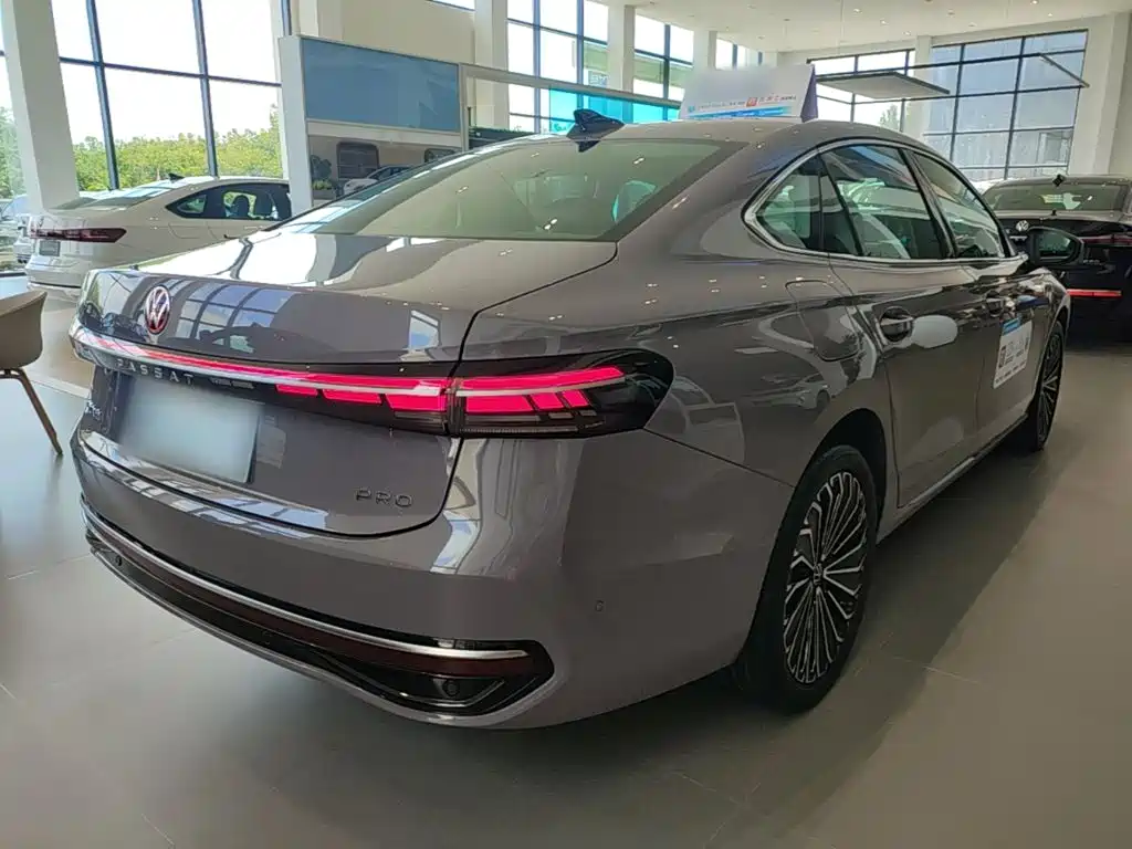 Volkswagen Passat — фото 7