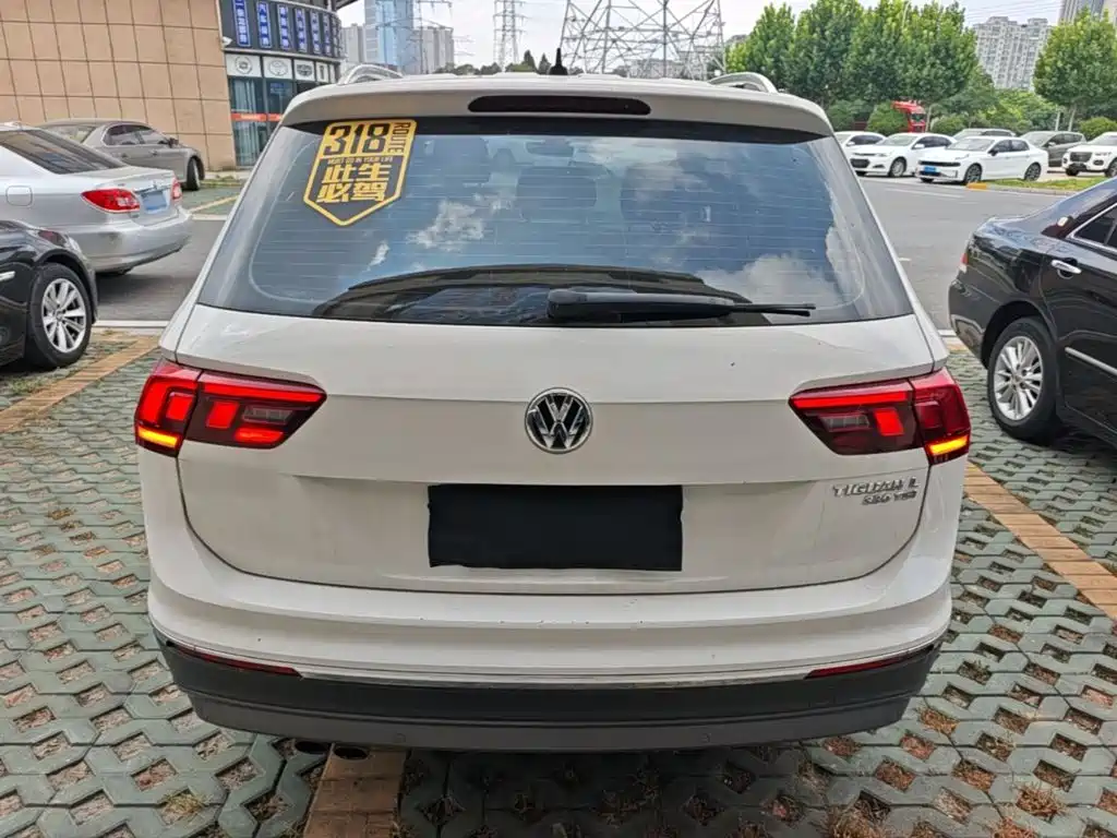 Volkswagen Tiguan L — фото 6