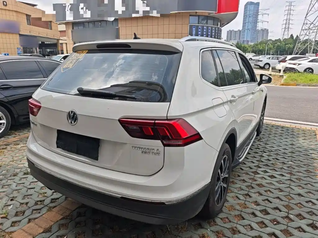 Volkswagen Tiguan L — фото 7