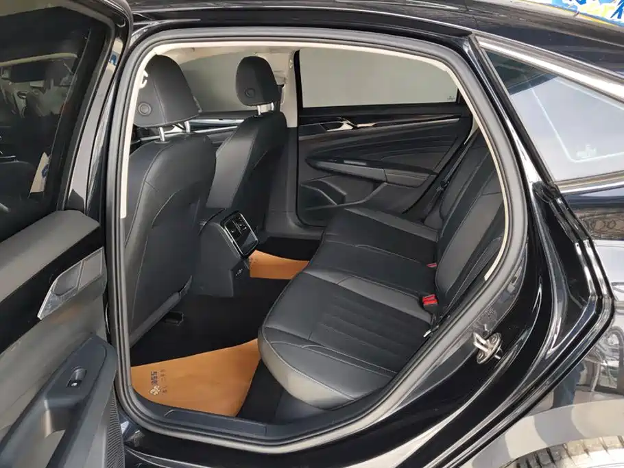 Volkswagen Passat — фото 11