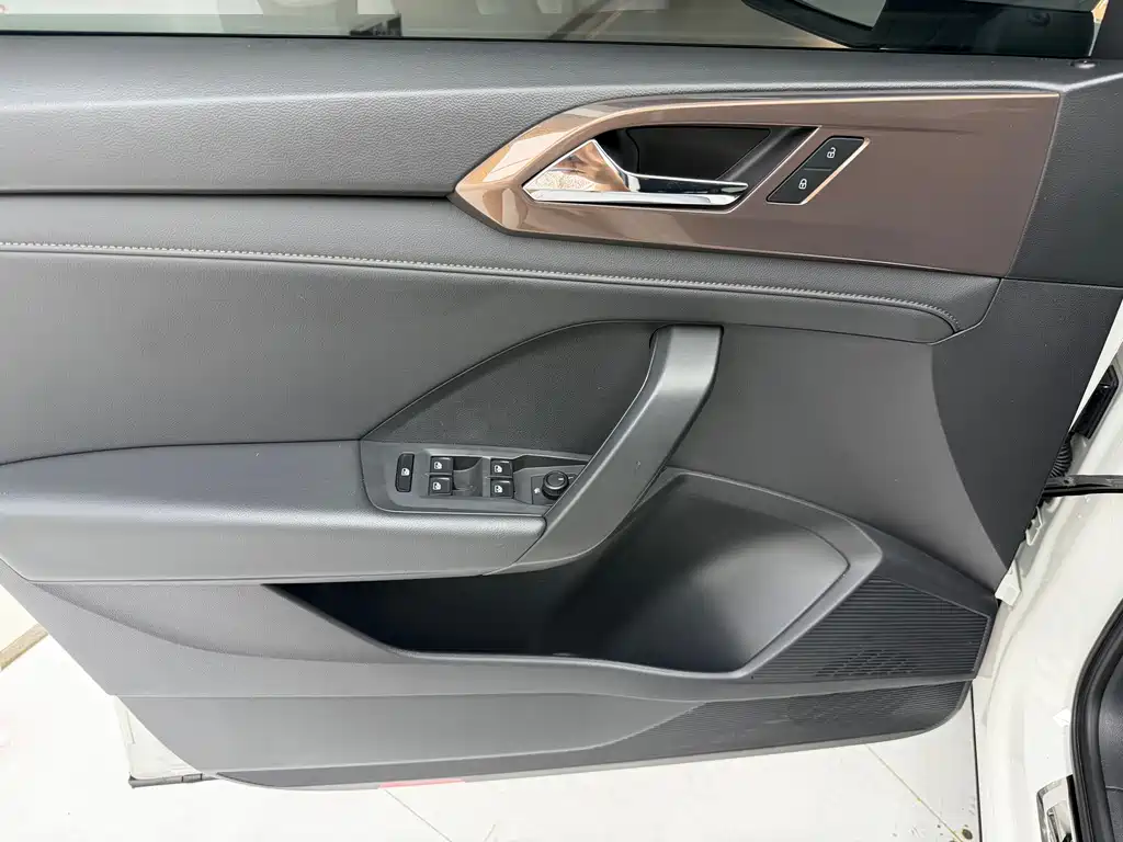 Volkswagen Tharu — фото 11