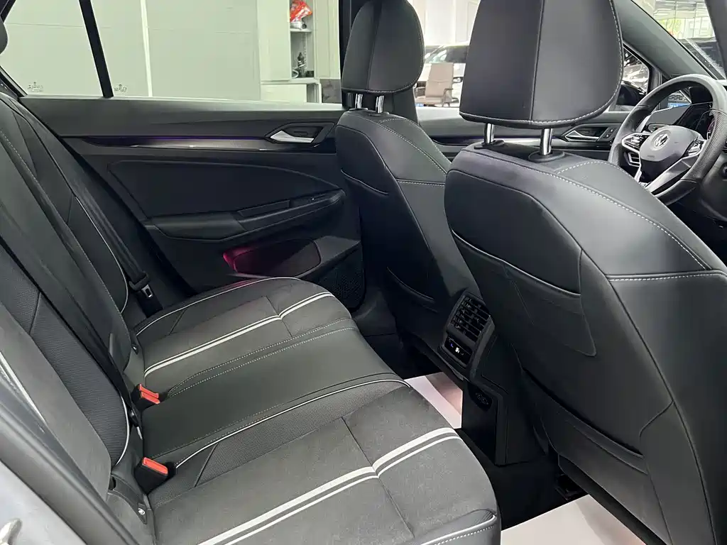 Volkswagen Golf — фото 18