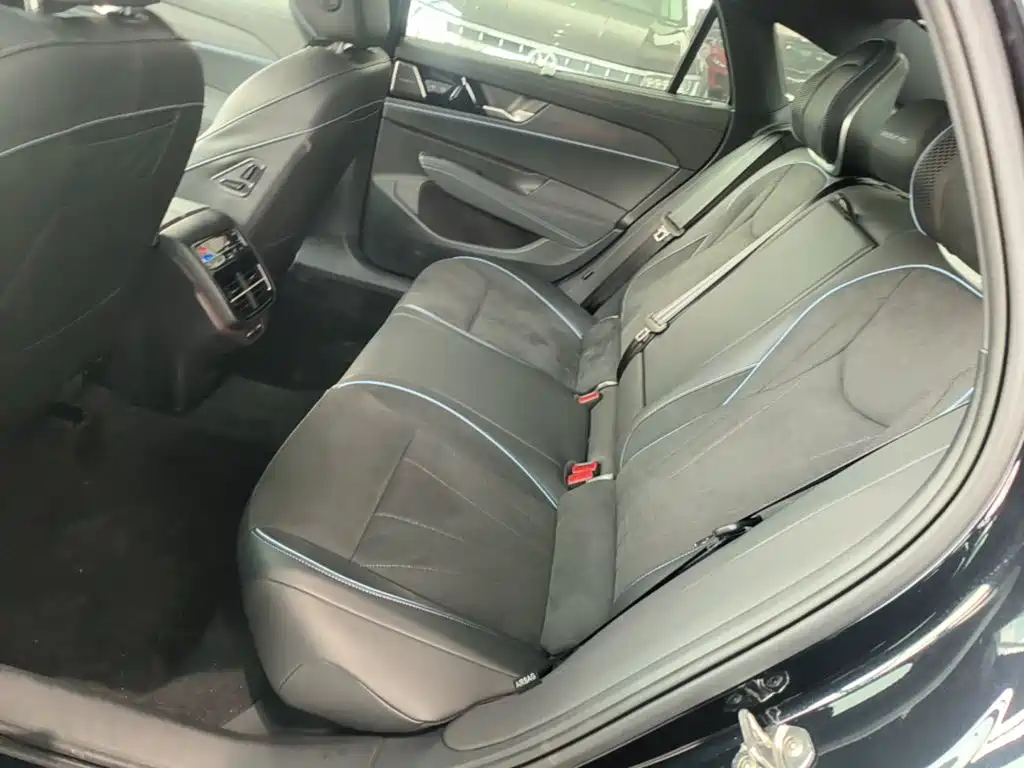Volkswagen Passat — фото 17