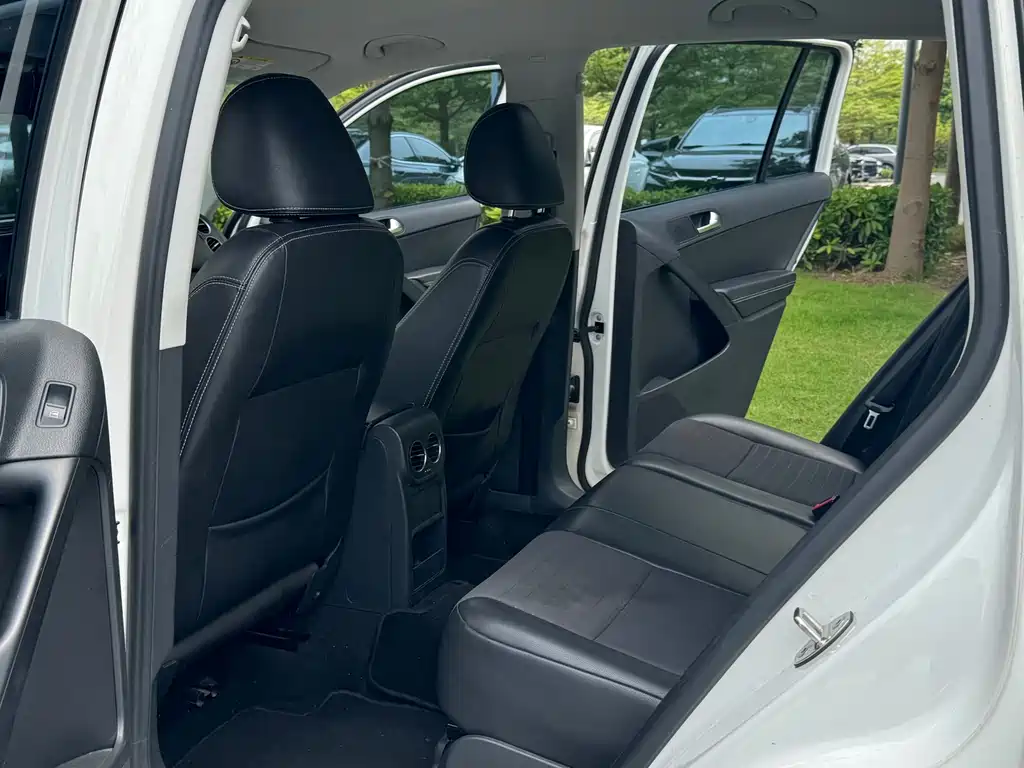 Volkswagen Tiguan — фото 11