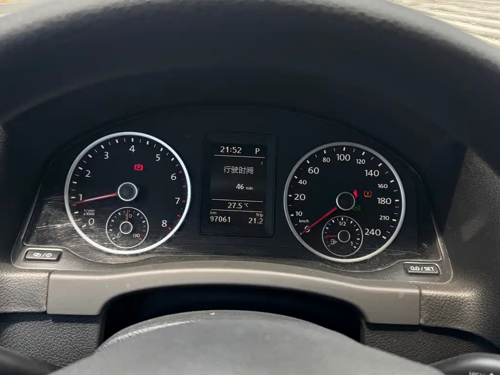 Volkswagen Tiguan — фото 15