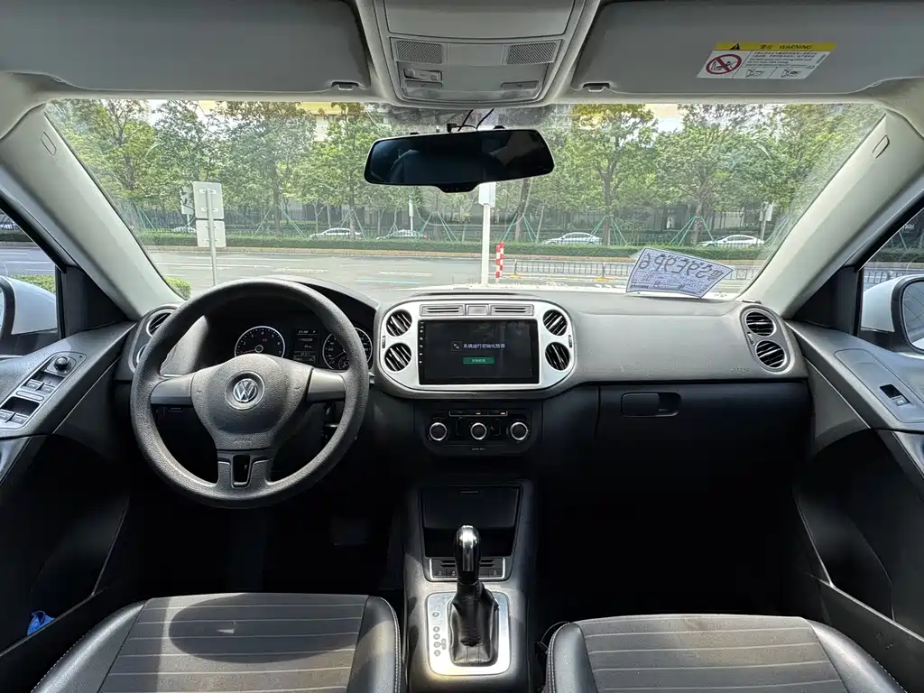 Volkswagen Tiguan — фото 17