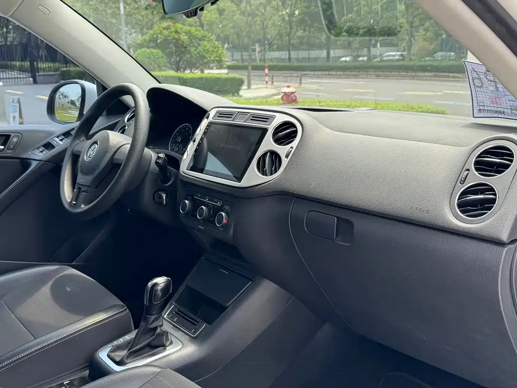 Volkswagen Tiguan — фото 18