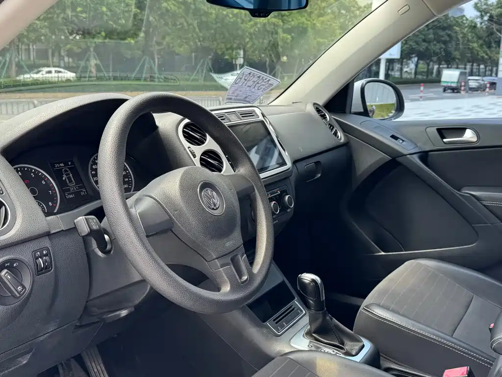 Volkswagen Tiguan — фото 19
