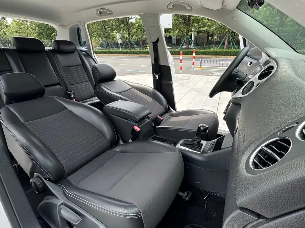 Volkswagen Tiguan — фото 20