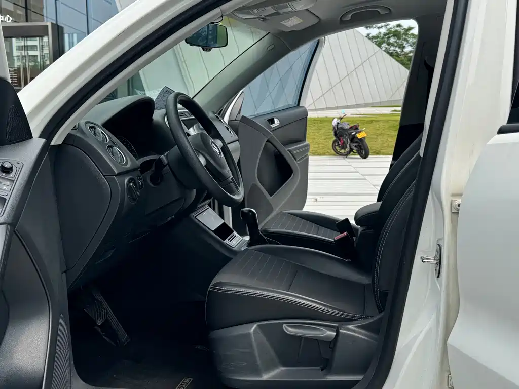 Volkswagen Tiguan — фото 22