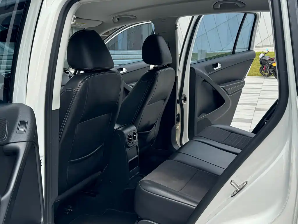 Volkswagen Tiguan — фото 23