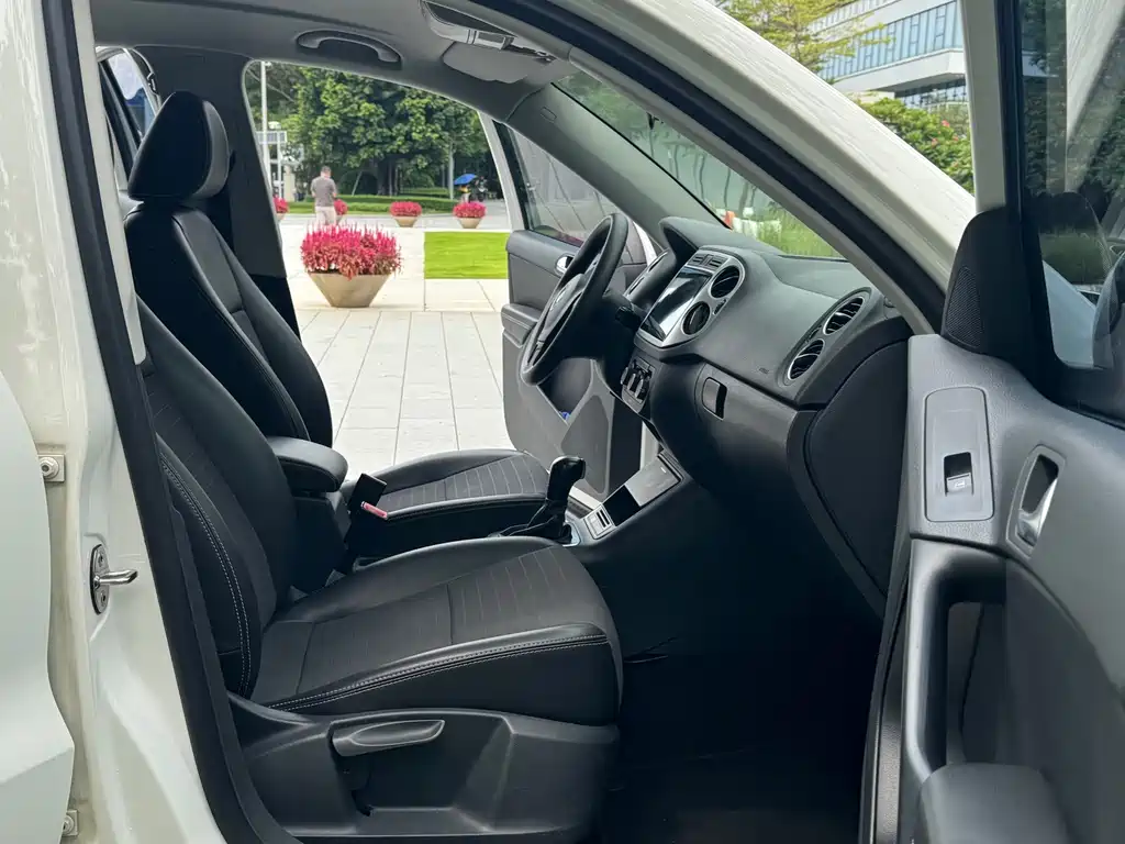Volkswagen Tiguan — фото 6