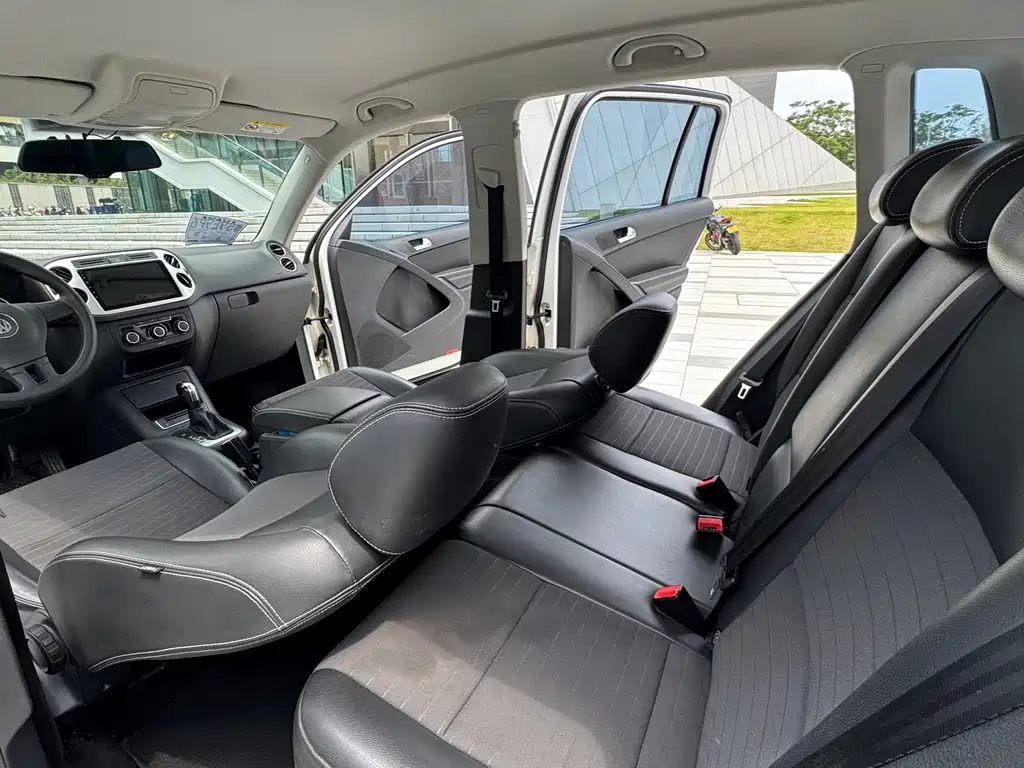 Volkswagen Tiguan — фото 8
