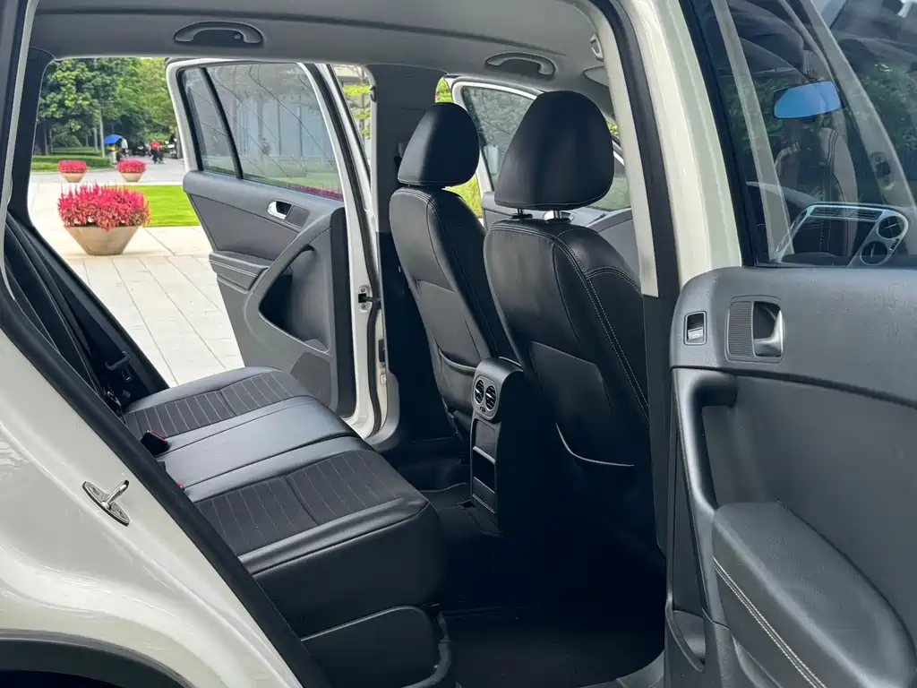 Volkswagen Tiguan — фото 10