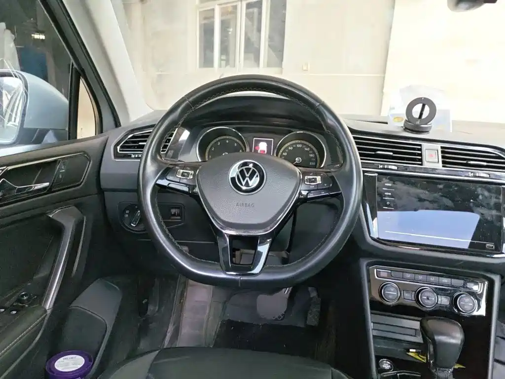 Volkswagen Tiguan L — фото 3