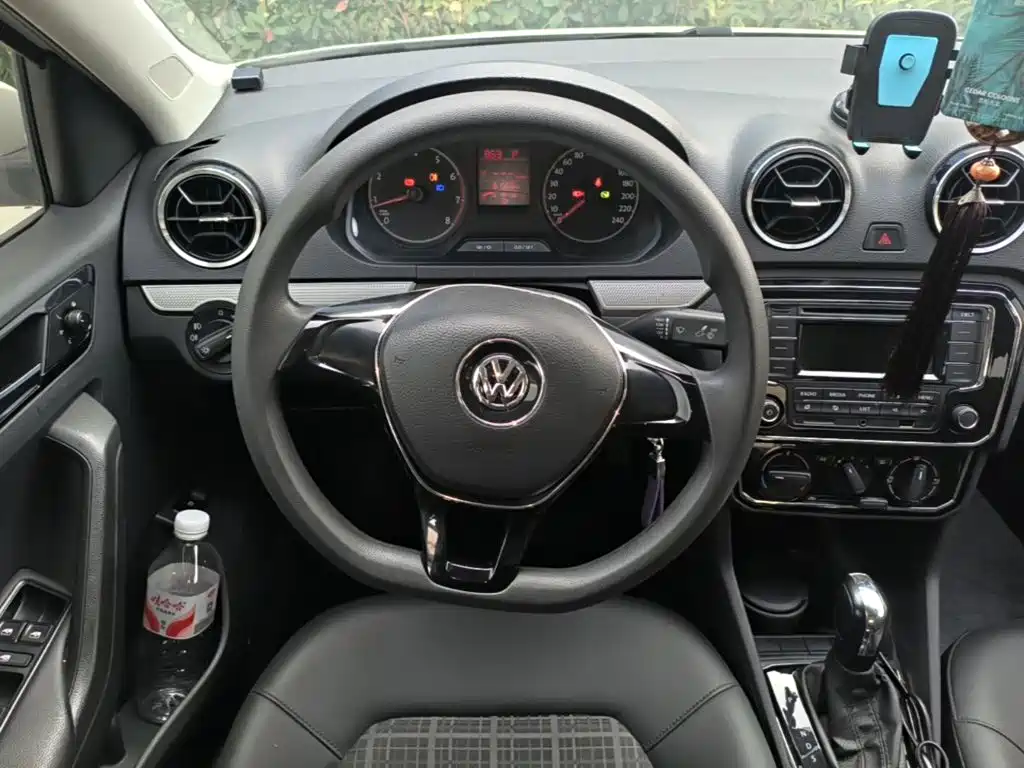 Volkswagen Jetta — фото 11