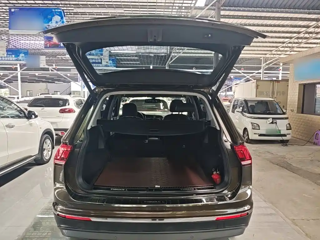 Volkswagen Tiguan L — фото 19