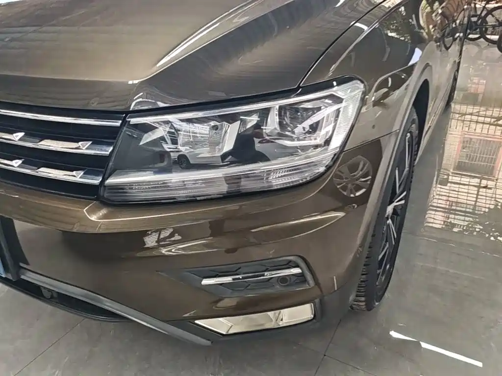 Volkswagen Tiguan L — фото 24