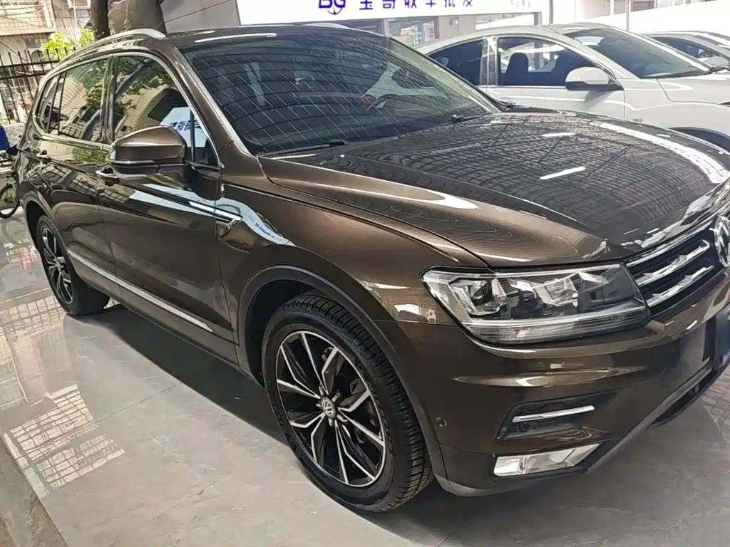 Volkswagen Tiguan L — фото 4