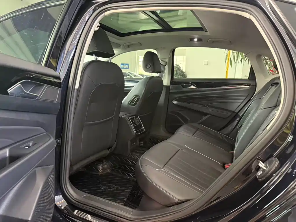 Volkswagen Passat — фото 6