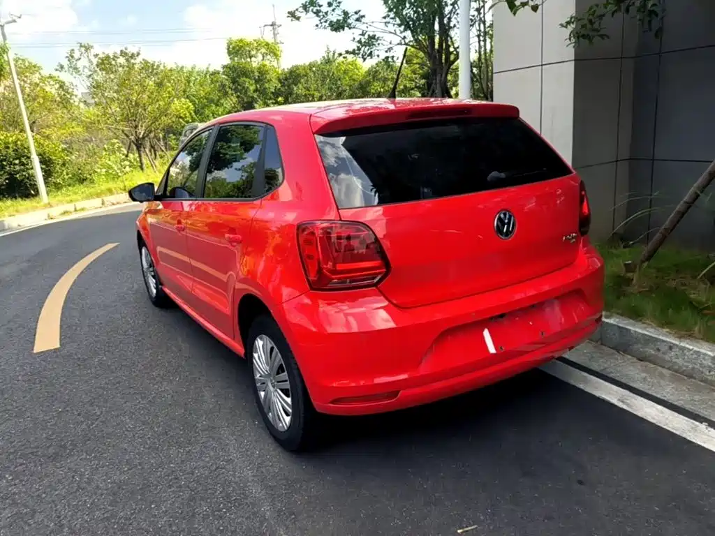 Volkswagen Polo — фото 5