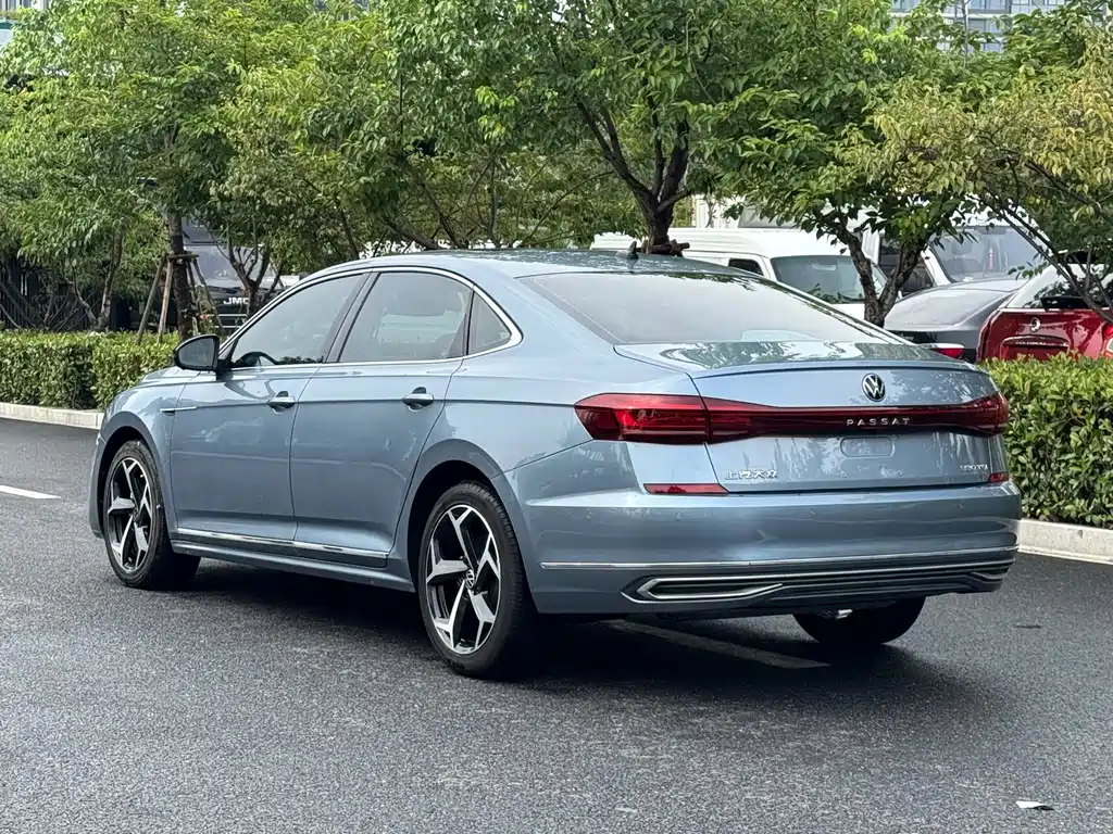 Volkswagen Passat — фото 6