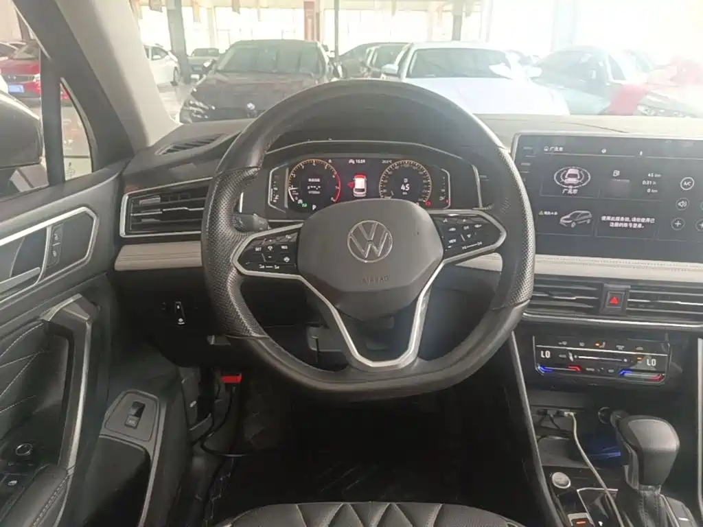 Volkswagen Tiguan L — фото 11