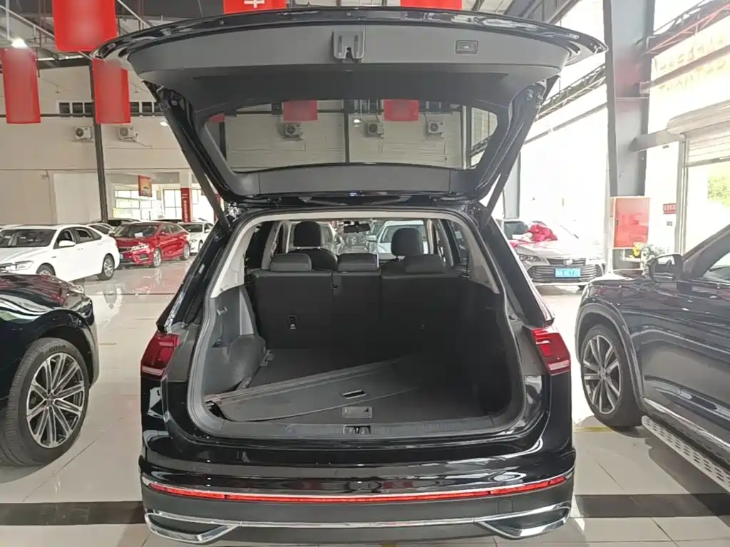 Volkswagen Tiguan L — фото 19