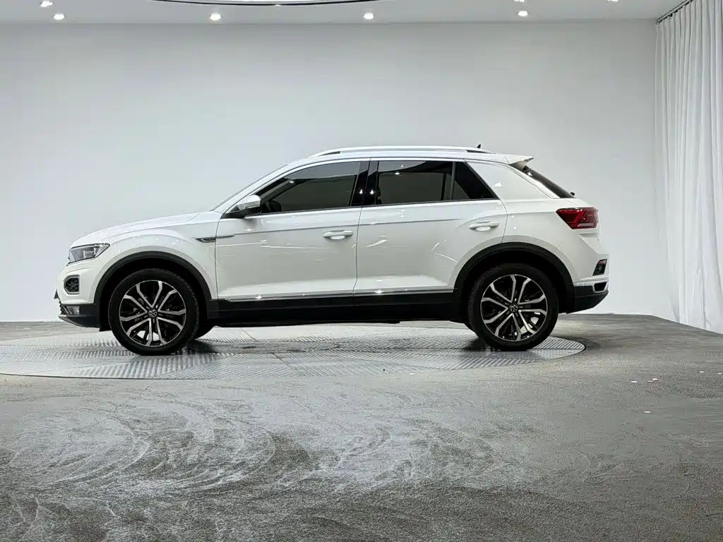 Volkswagen T-Roc — фото 7