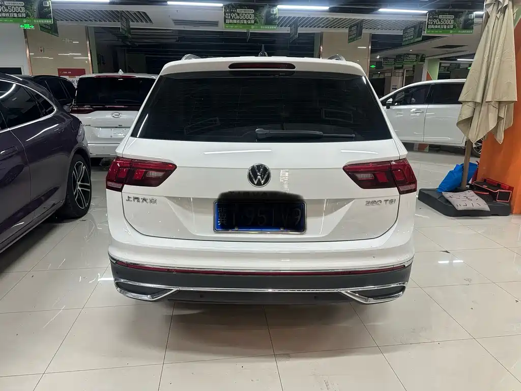Volkswagen Tiguan L — фото 8