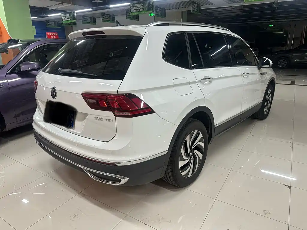 Volkswagen Tiguan L — фото 9
