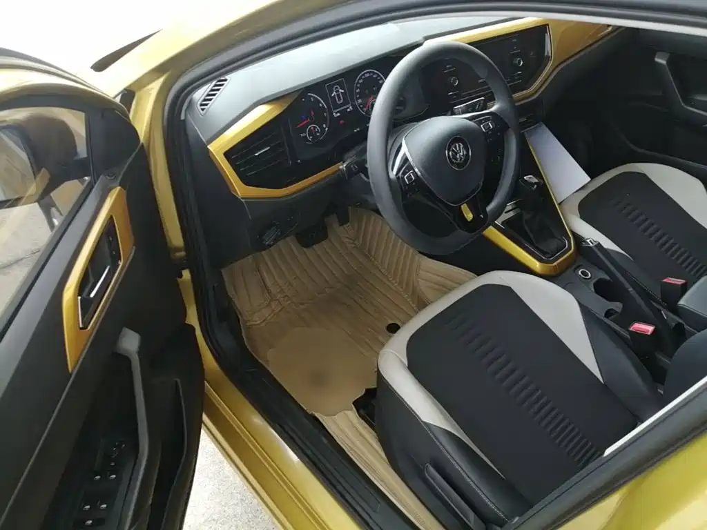 Volkswagen Polo — фото 16