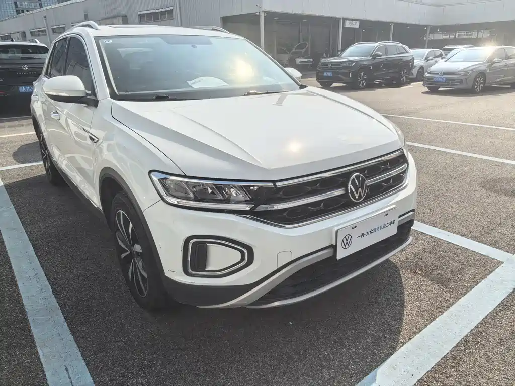 Volkswagen T-Roc — фото 11