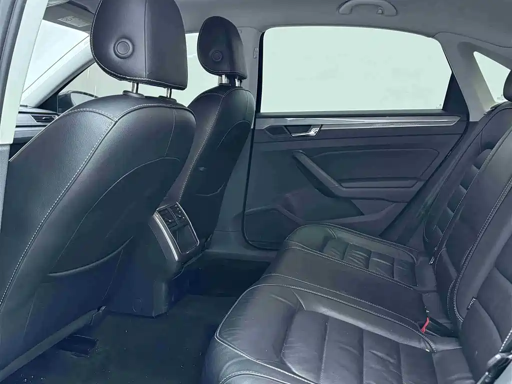 Volkswagen Passat — фото 8