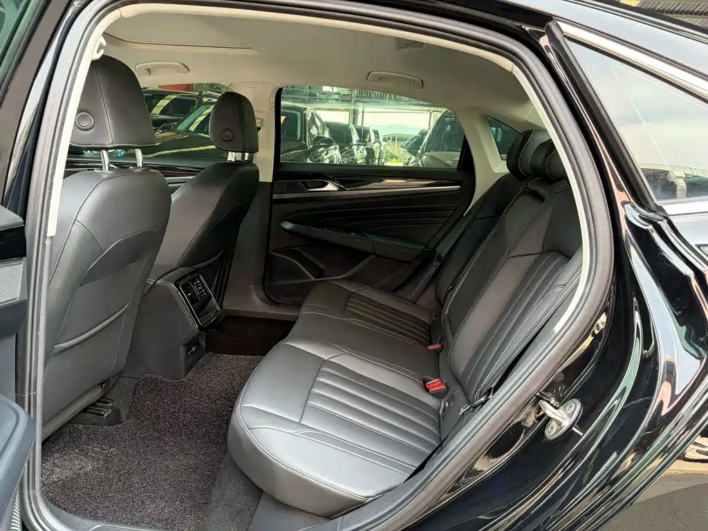 Volkswagen Passat — фото 6