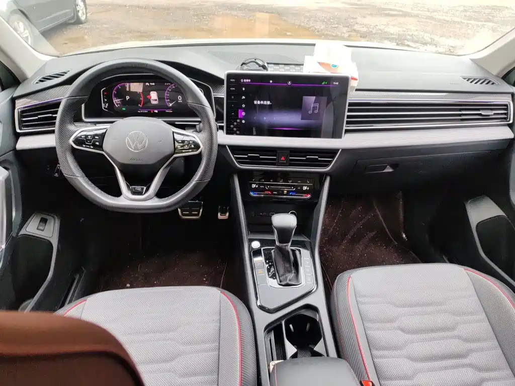 Volkswagen Tiguan L — фото 13
