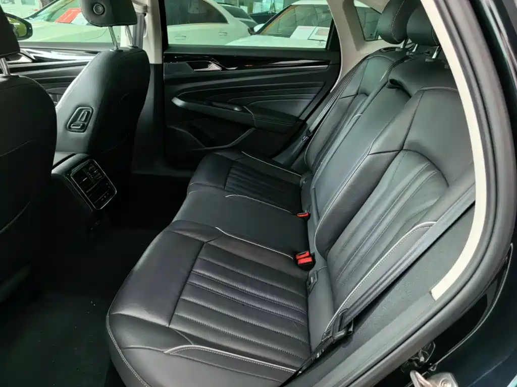 Volkswagen Passat — фото 17