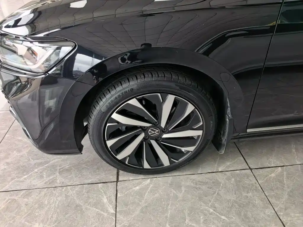 Volkswagen Passat — фото 23