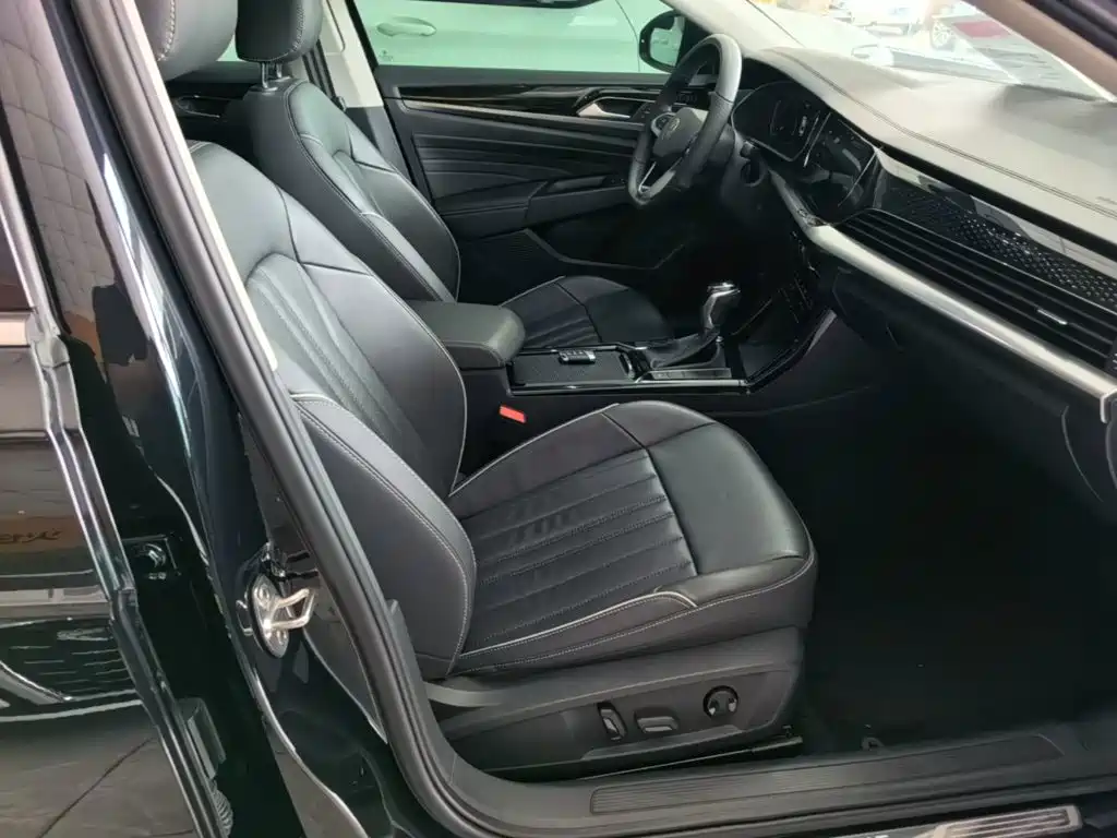 Volkswagen Passat — фото 25