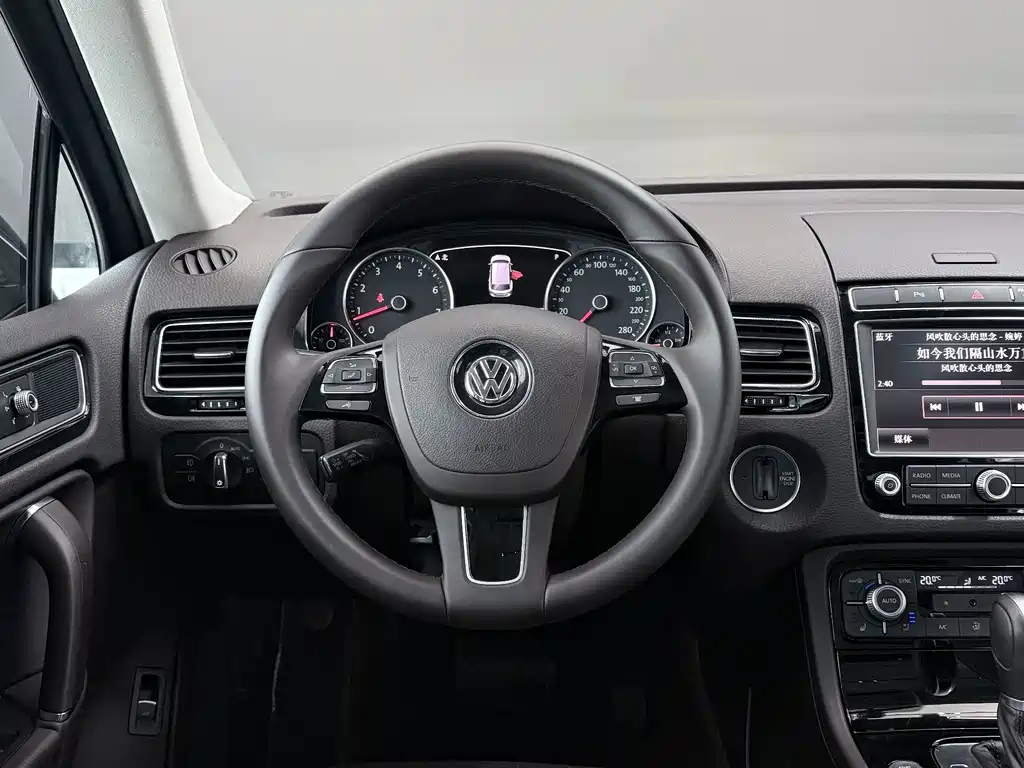 Volkswagen Touareg — фото 13