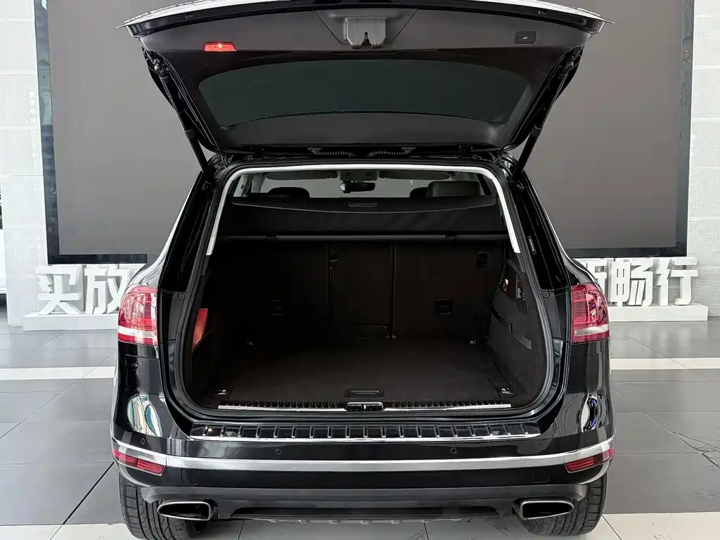 Volkswagen Touareg — фото 23